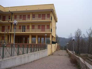 vista da dietro casa anziani